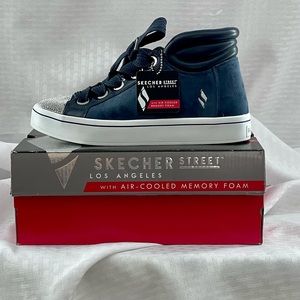 🥰👟Blue Velvet Skechers👟🥰